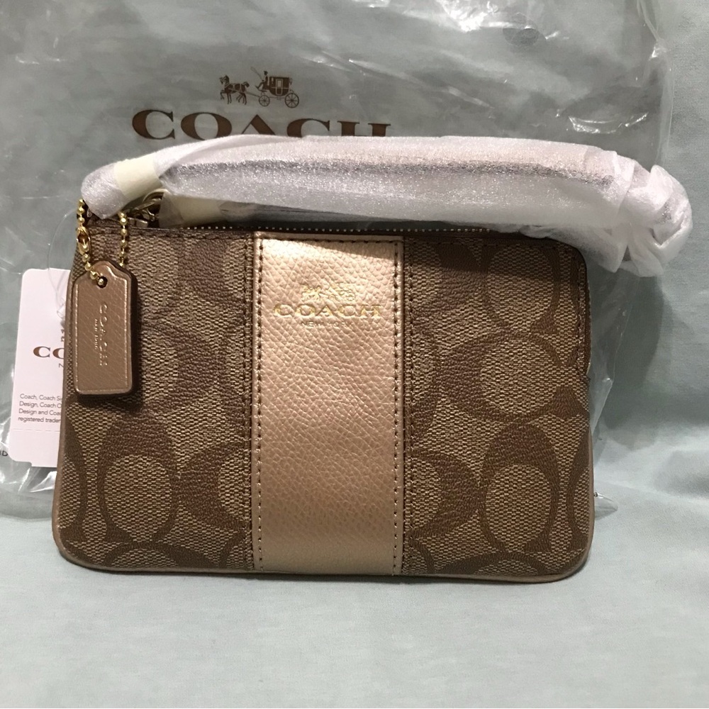 CORNER ZIP WRISTLET, SIGNATURE COATED CANVAS LEATHER LIGHT GOLD/BROWN
# F64233